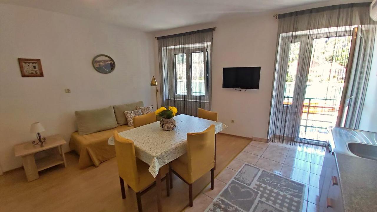 Apartment Mandic Omiš Exterior foto